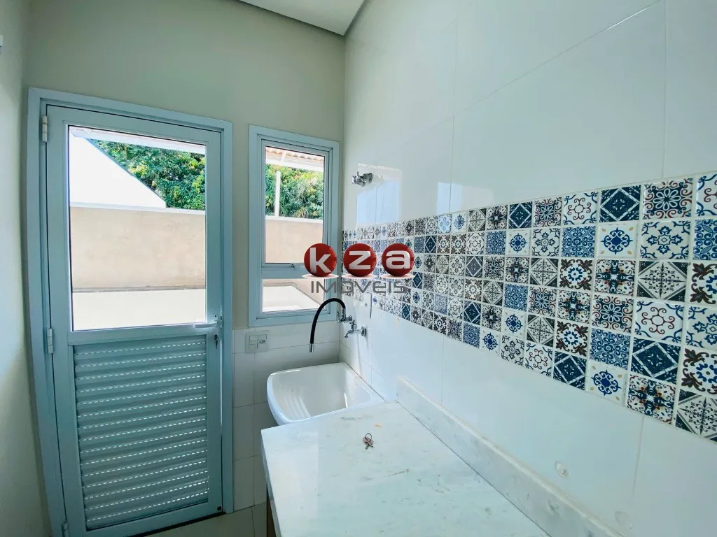 Imagem Casa para locação em condomínio exclusivo de Valinhos-SP, 3 quartos, 3 suítes, 3 salas, 5 banheiros, 6 vagas, 242m². Lenheiro