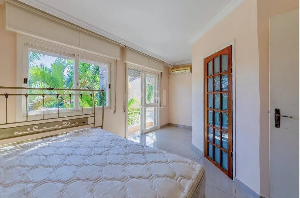Imagem Casa Condominio para Venda - 210m², 3 dormitórios, sendo 3 suites, 1 vaga - Tristeza
