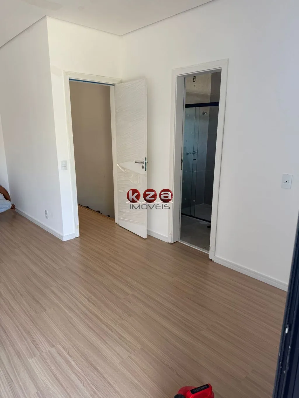 Imagem Casa de Vila à venda Próximo ao Colégio Porto Seguro em Valinhos-SP, 3 suítes, 2 salas, 4 banheiros, 2 vagas de garagem, 141m².