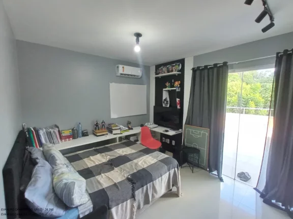 Imagem Luxuosa Casa em Condomínio à Venda em Camaçari-BA, Vila de Abrantes: 4 Quartos, 4 Suítes, 2 Salas, 2 Banheiros, 4 Vagas, 280m².