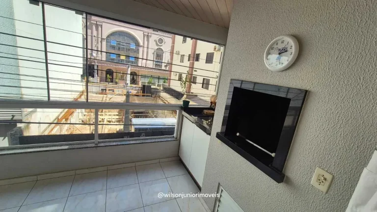 Imagem Apartamento quadra mar com 3 dormitórios sendo 1 suíte e 1 vaga em Meia Praia - Itapema/SC