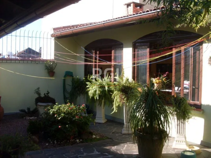 Imagem Casa para Venda - 200m², 4 dormitórios, sendo 1 suites, 4 vagas - Jardim Lindóia