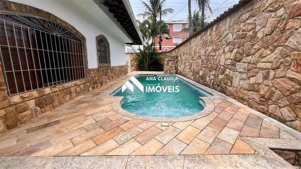 Imagem CASA DOIS DORMITÓRIOS ISOLADA COM PISCINA MAIS EDÍCULA 200 METROS DA PRAIA ️