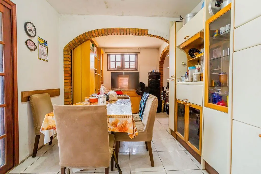 Imagem Casa de 6 dormitórios à venda No Bairro Jardim do Salso - Porto Alegre