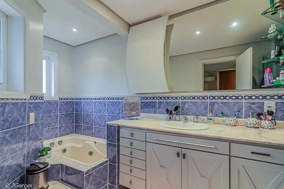 Imagem Casa em Condomínio à venda com 286m², 3 dormitórios, 1 suíte, 3 vagas, no bairro Jardim Isabel em Porto Alegre