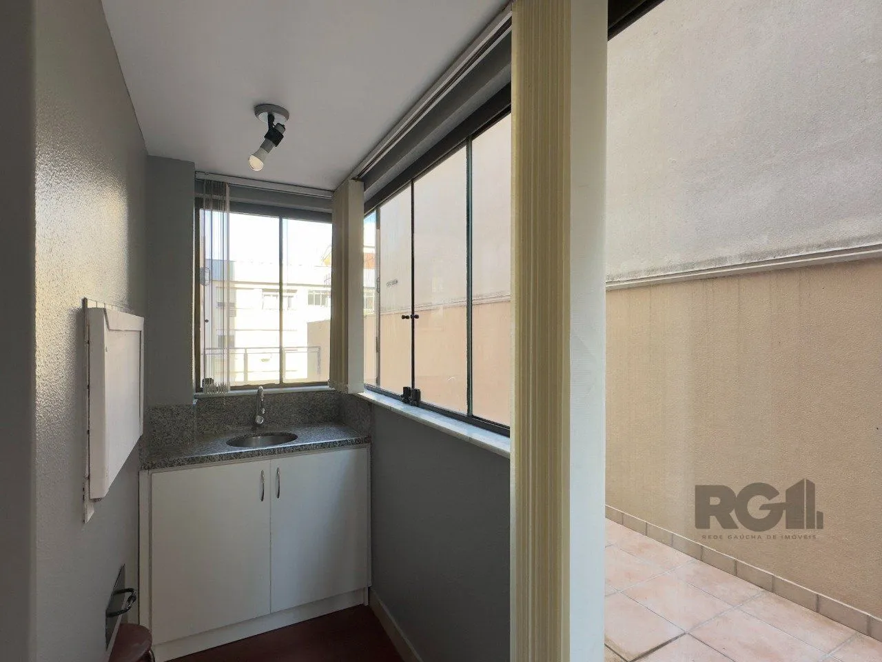 Imagem APARTAMENTO GARDEN, 2 DORMITÓRIOS E 1 VAGA DE GARAGEM COM ÓTIMA LOCALIZAÇÃO NO MOINHOS