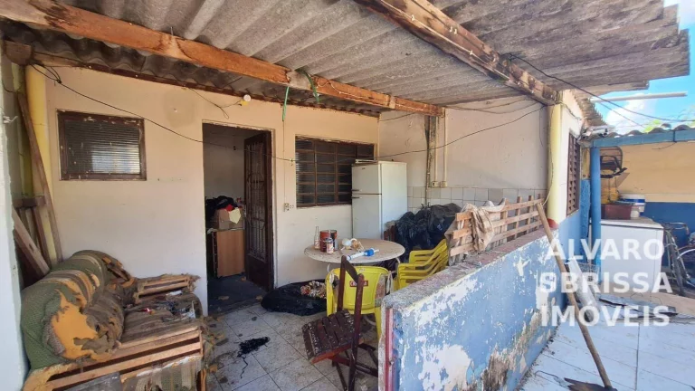 Imagem Oportunidade: Terreno com 2 Casas, Quintal e Espaço para Comércio à venda no Bairro São Judas Tadeu - Itu/SP