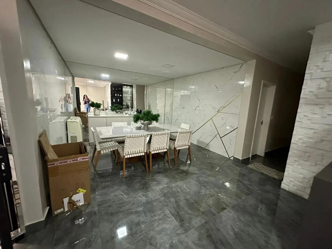 Imagem Casa Semi Mobiliada no Ibiti do Paço - 310m² Construídos, 3 Suítes e Piscina