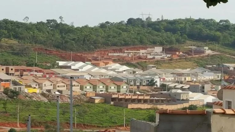 Imagem &amp;#127969; Lote com Vista Definitiva &amp;#150; Bairro São Pedro, Esmeraldas
&amp;#128165; Abaixo de R$ 100 ...
