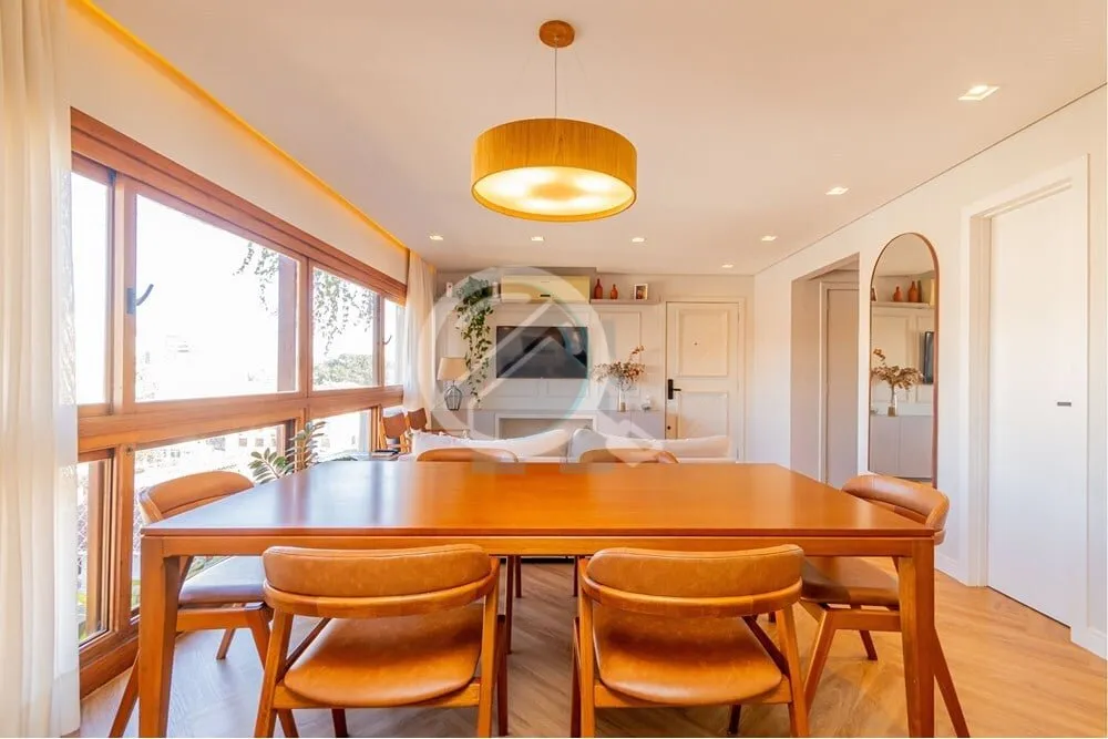 Imagem Este lindo apartamento de 120m² foi recentemente renovado com um projeto exclusivo que combina esti...