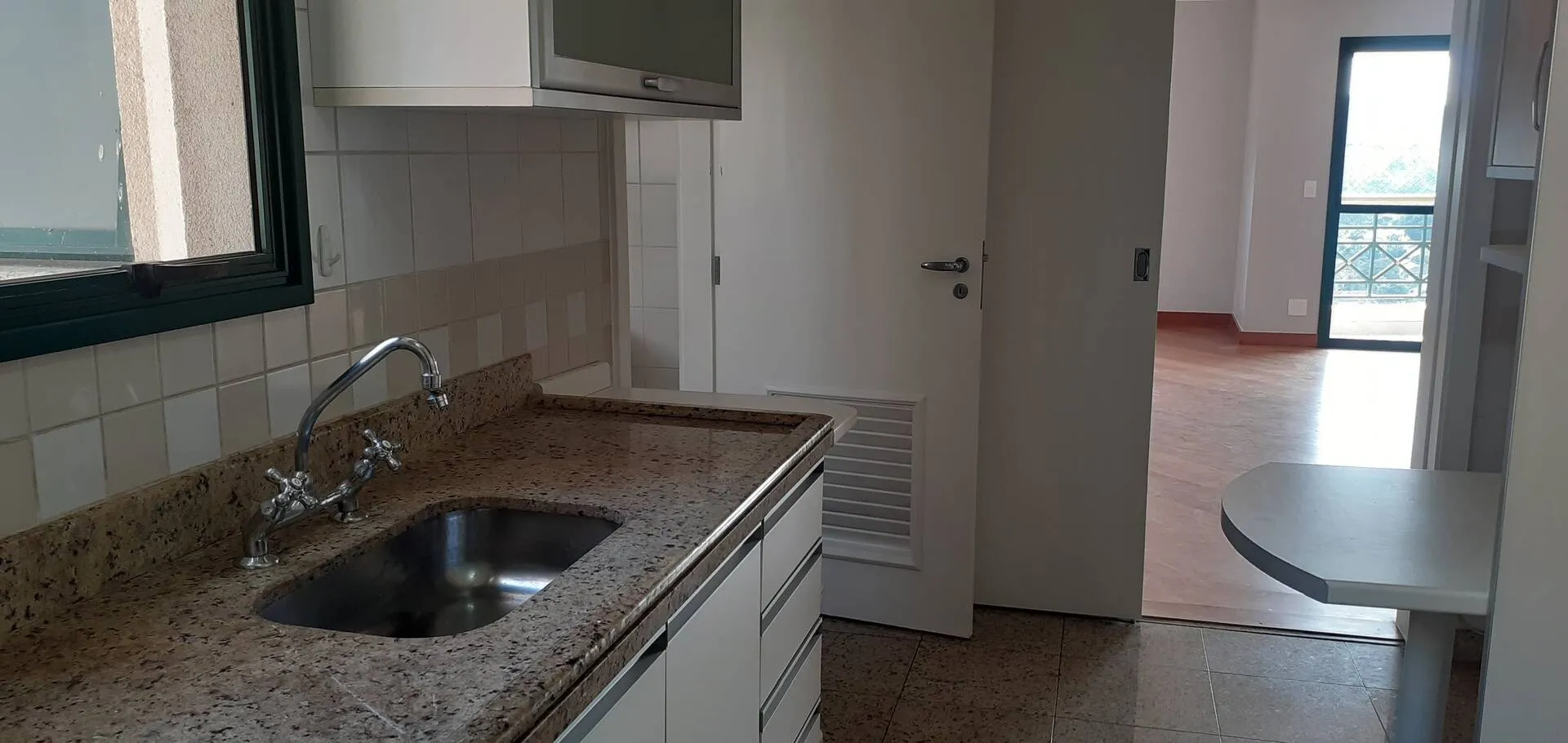 Imagem Apartamento de 97m² Finamente Reformado e Planejado, com Vista Permanente para o Res 1