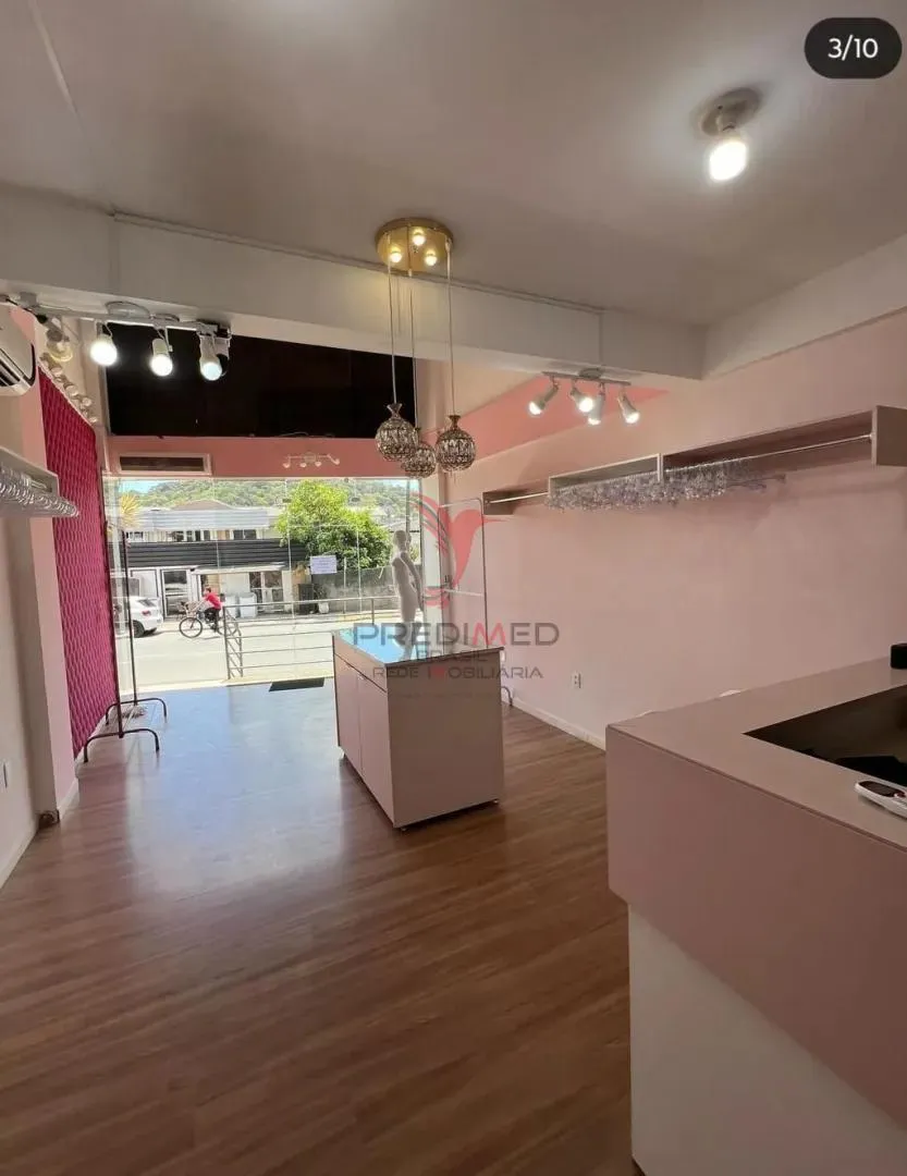 Imagem Oportunidade Estratégica: Sala Comercial com Mezanino no Ed. Santino. Camboriú