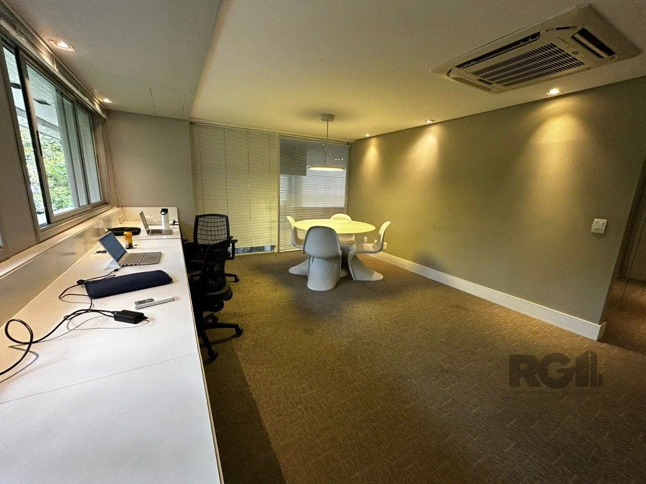 Imagem APARTAMENTO, 1 DORMITÓRIO, SACADA COM CHURRASQUEIRA, VAGA DE GARAGEM, BAIRRO PETRÓPOLIS, PORTO ALEGRE/RS