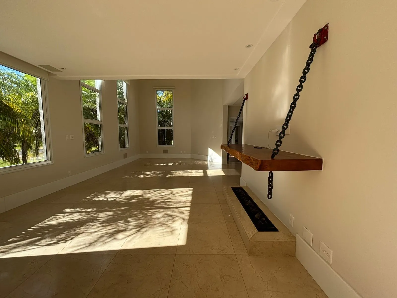 Imagem Casa de alto padrão à venda no Lago Azul Golf Club, com 4 suítes, piscina aquecida e 640 m² construídos
