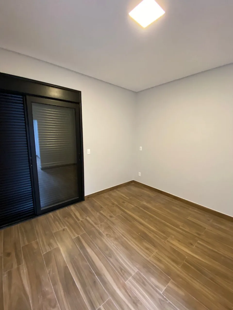 Imagem Casa de alto padrão no Parque Ibiti Reserva em Sorocaba-SP: 3 quartos, 3 suítes, 3 salas, 5 banheiros e 4 vagas.