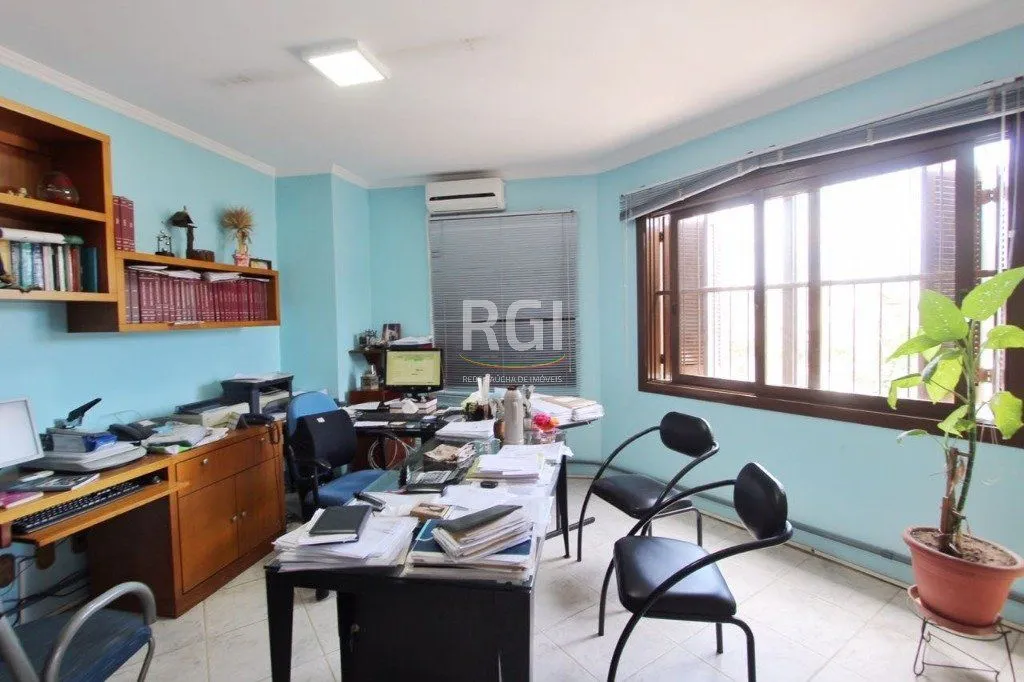 Imagem Casa para Venda - 259.5m², 4 dormitórios, sendo 1 suites, 3 vagas - Teresópolis