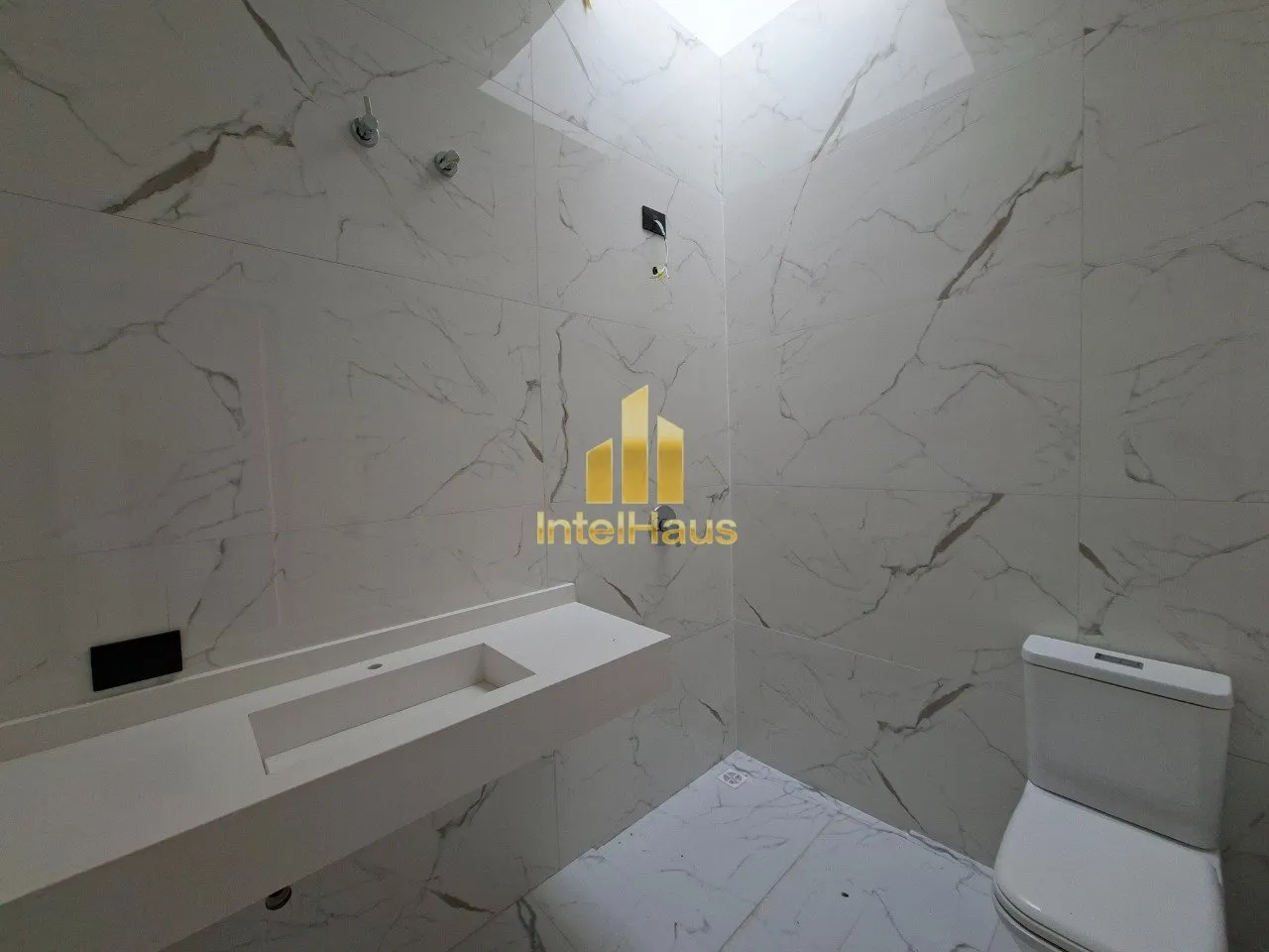 Imagem Apresentamos esta belíssima casa térrea no bairro Cachoeira, em Araucária, em localização estra...