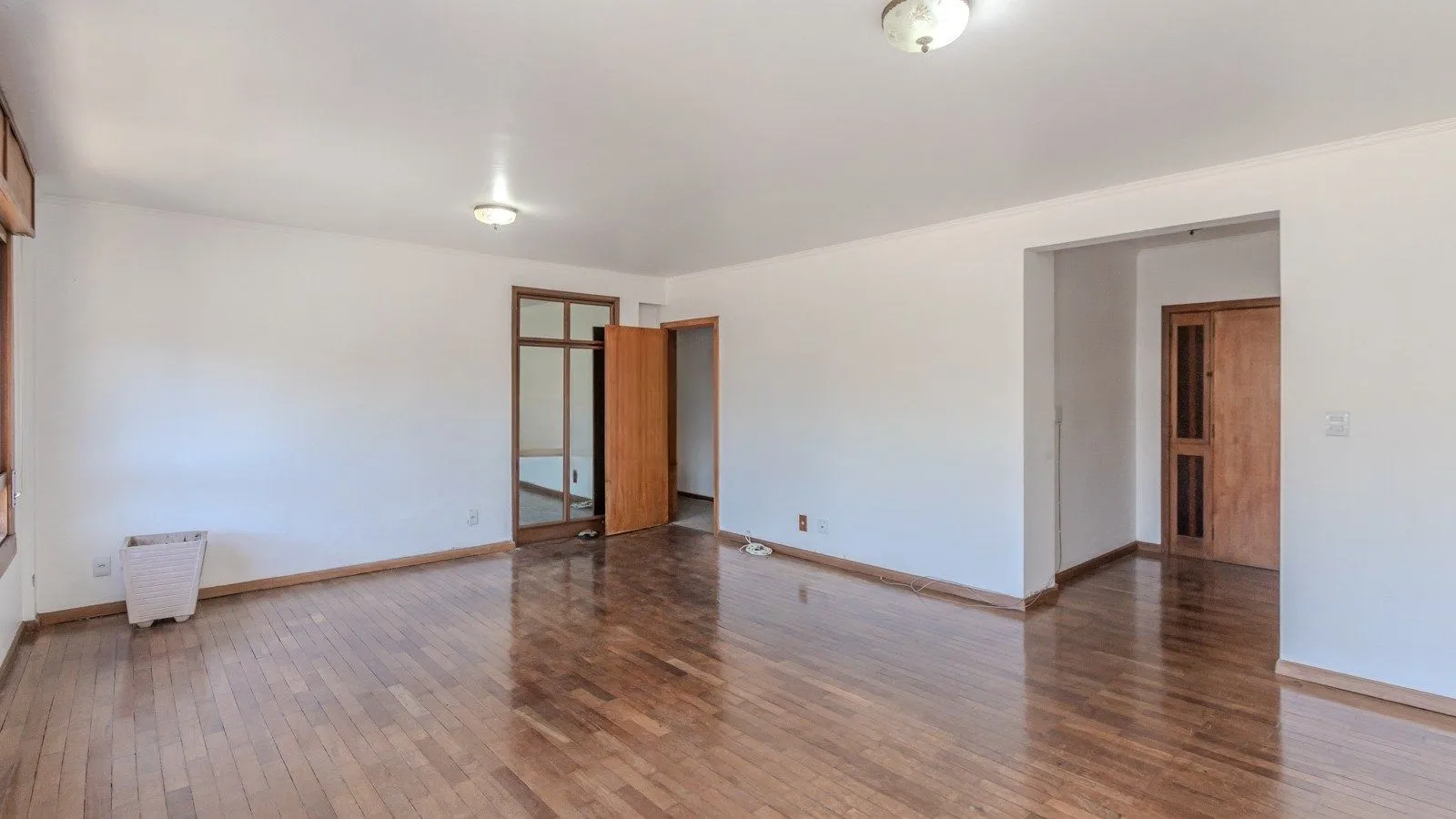 Imagem Apartamento semimobiliado de 140 m² privativos no bairro Mont'Serrat