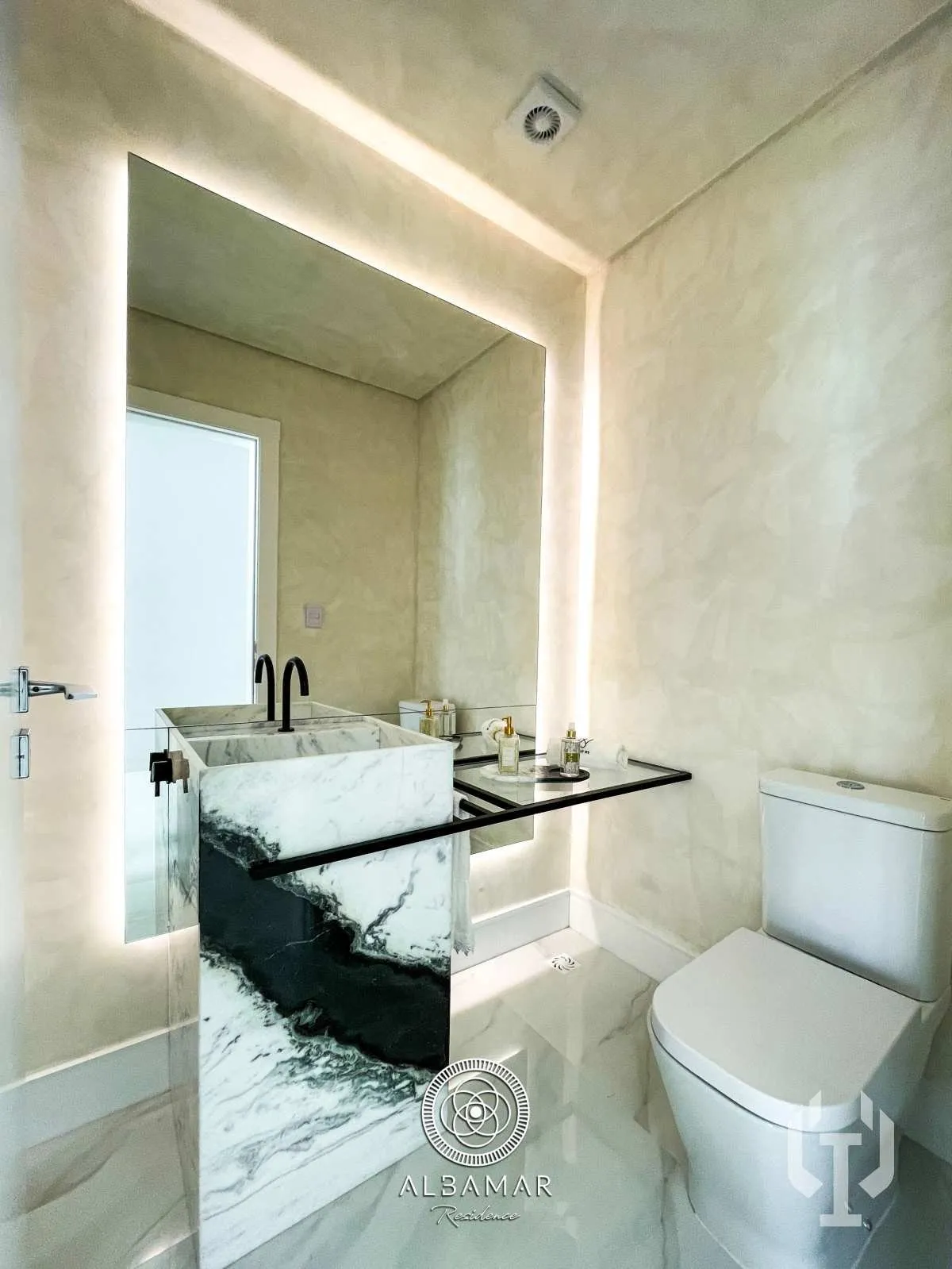Foto do imóvel Apartamento à venda, no Albamar, em Itapema, Meia Praia, com 4 quartos, 255m2