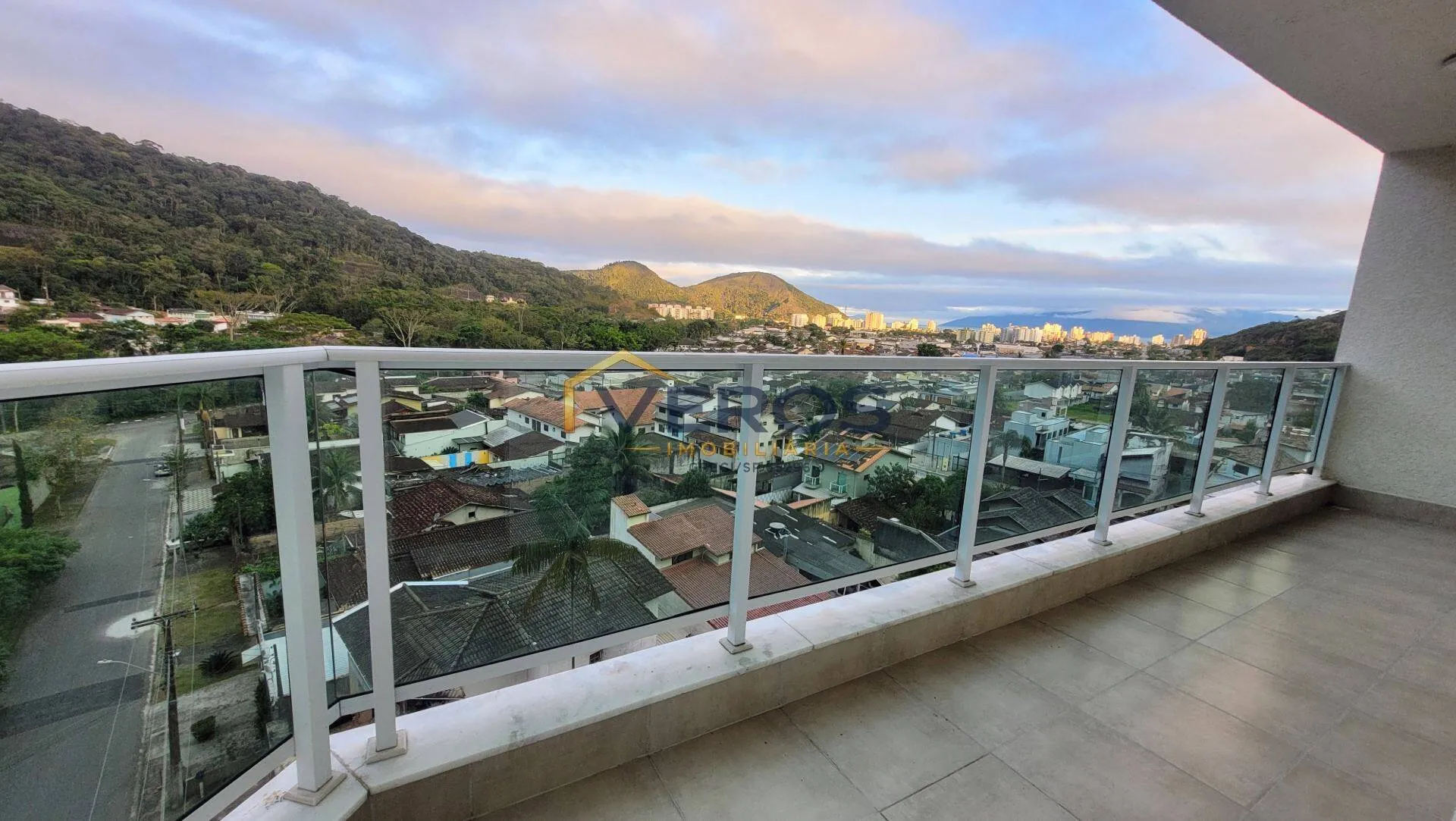 Imagem Apartamento para alugar no Ed Talhamar em Caraguatatuba - Piscina