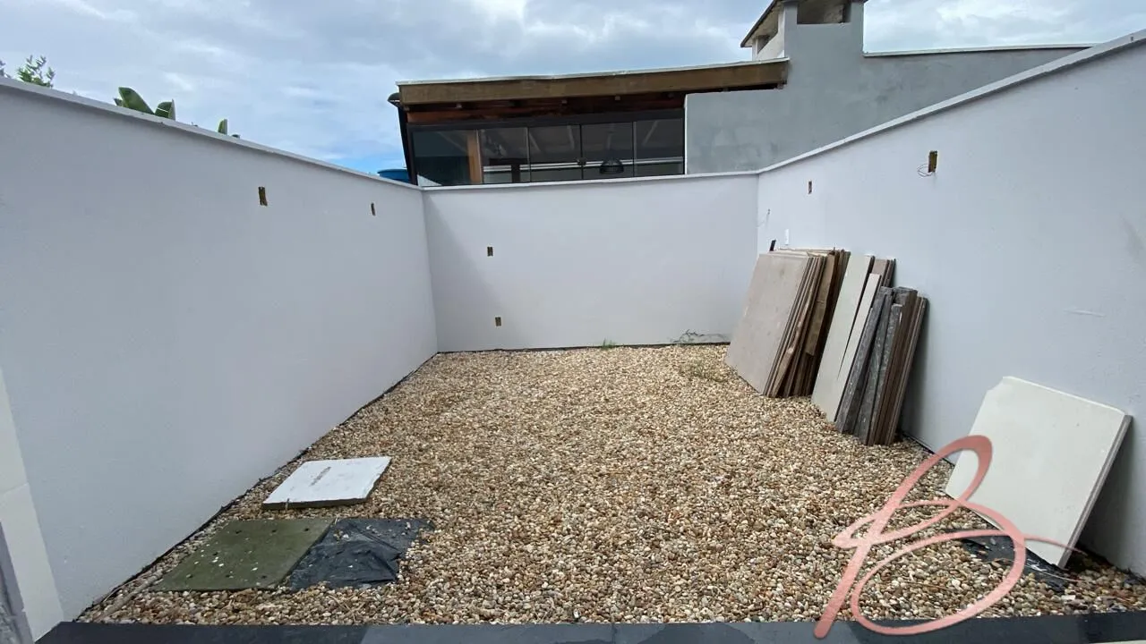 Imagem Sobrado com 2 suítes no Centro de Bombinhas/SC
