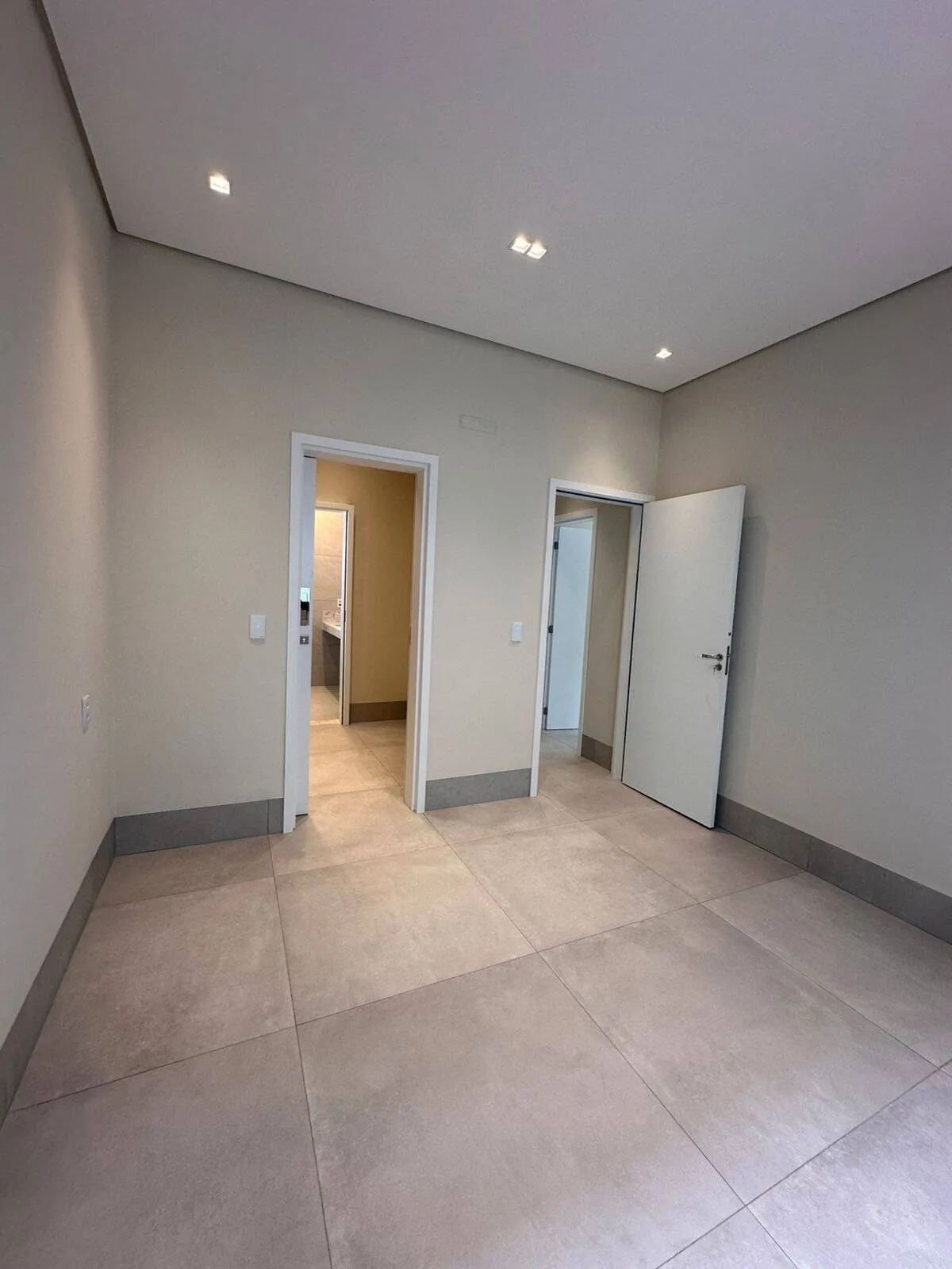 Imagem Casa três suítes Condomínio Belvedere 2