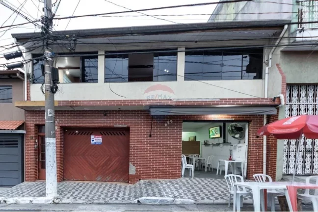 Imagem Casa bem localizada com 4 dormitórios, 2 vagas de garagem.