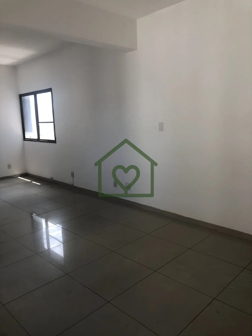 Imagem Sala comercial desocupada, com vista para o Guaíba, localização privilegiada, com 36 m² de área...