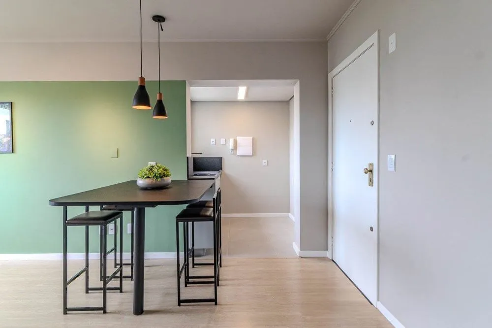Imagem Apartamento 1 dormitório reformado excelente localização - Porto Alegre