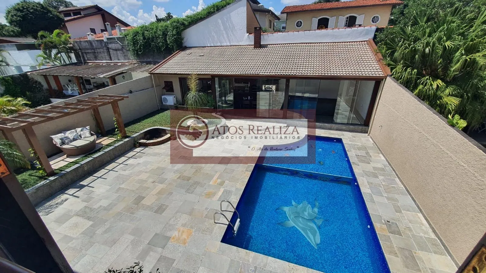 Imagem Casa a Venda no BOLSÃO Por R$ 2.600.000,00 IPTU R$ 1.900.00 - Bolsão Residencial de Interlagos Área construída 500m2, Terreno 580m2 (14,5x40m), - Vista permanente para a represa Guarapiranga, - Sal