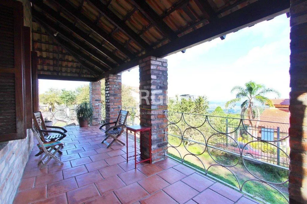 Imagem Casa para Venda - 269.06m², 4 dormitórios, sendo 2 suites, 5 vagas - Teresópolis