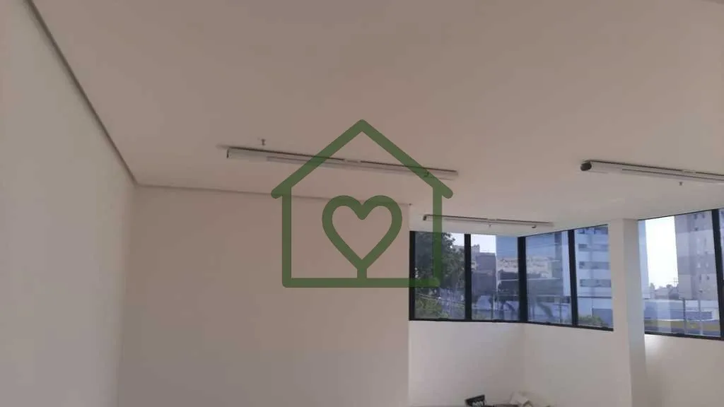 Imagem Sala comercial frente norte com 1 vaga de garagem (box 39), localizado ao lado do Institito do CoraÃ...