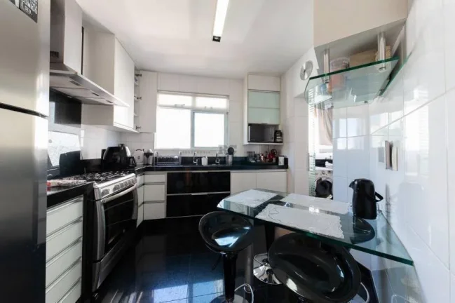 Imagem LINDA COBERTURA COM 04 QUARTOS, 05 VAGAS DE GARAGEM NA SAVASSI.