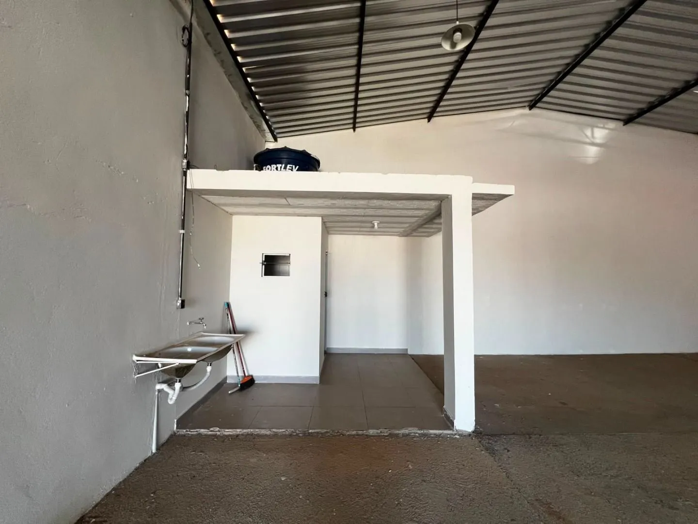 Imagem Galpão para alugar, 180 m² por R$ 2.700,00/mês - Planalto - Patos de Minas/MG