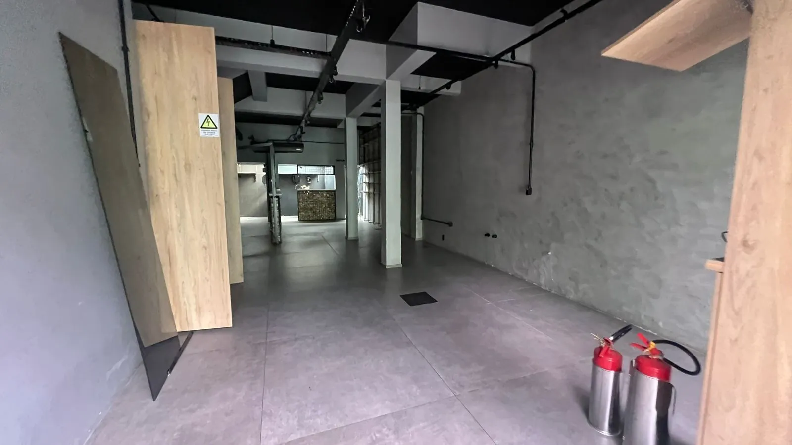 Imagem Loja com 90m², localizada no bairro Auxiliadora em Porto Alegre/RS.