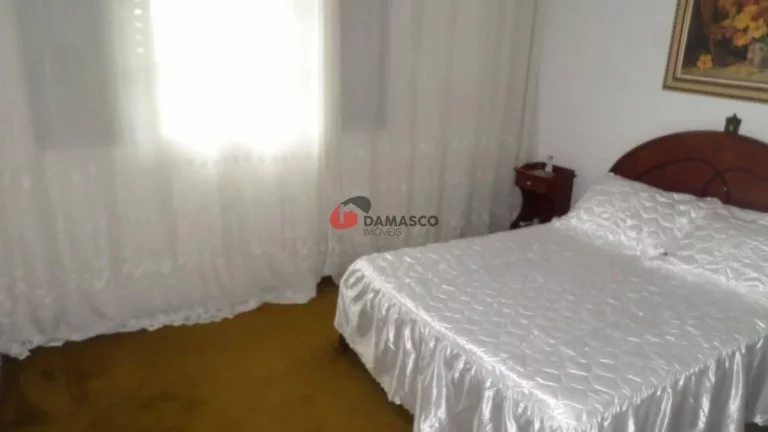 Imagem Sobrado à venda 3 Quartos, 2 Vagas, 215M², Jardim Guairaca, São Paulo - SP