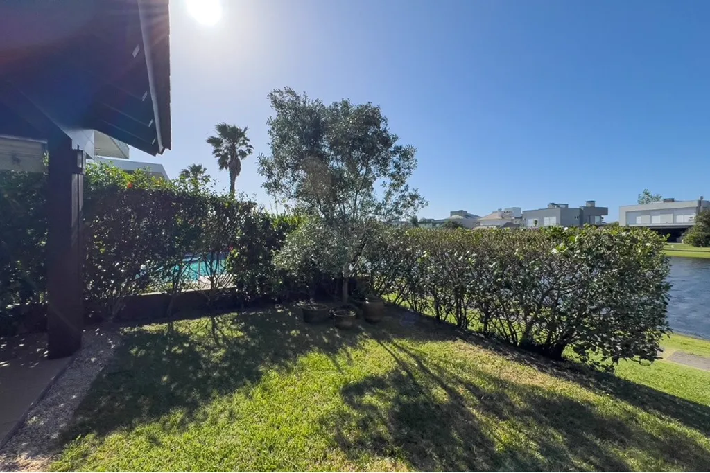 Imagem Casa de condomínio à venda em Xangri-Lá, Centro, com 4 quartos, 274m2