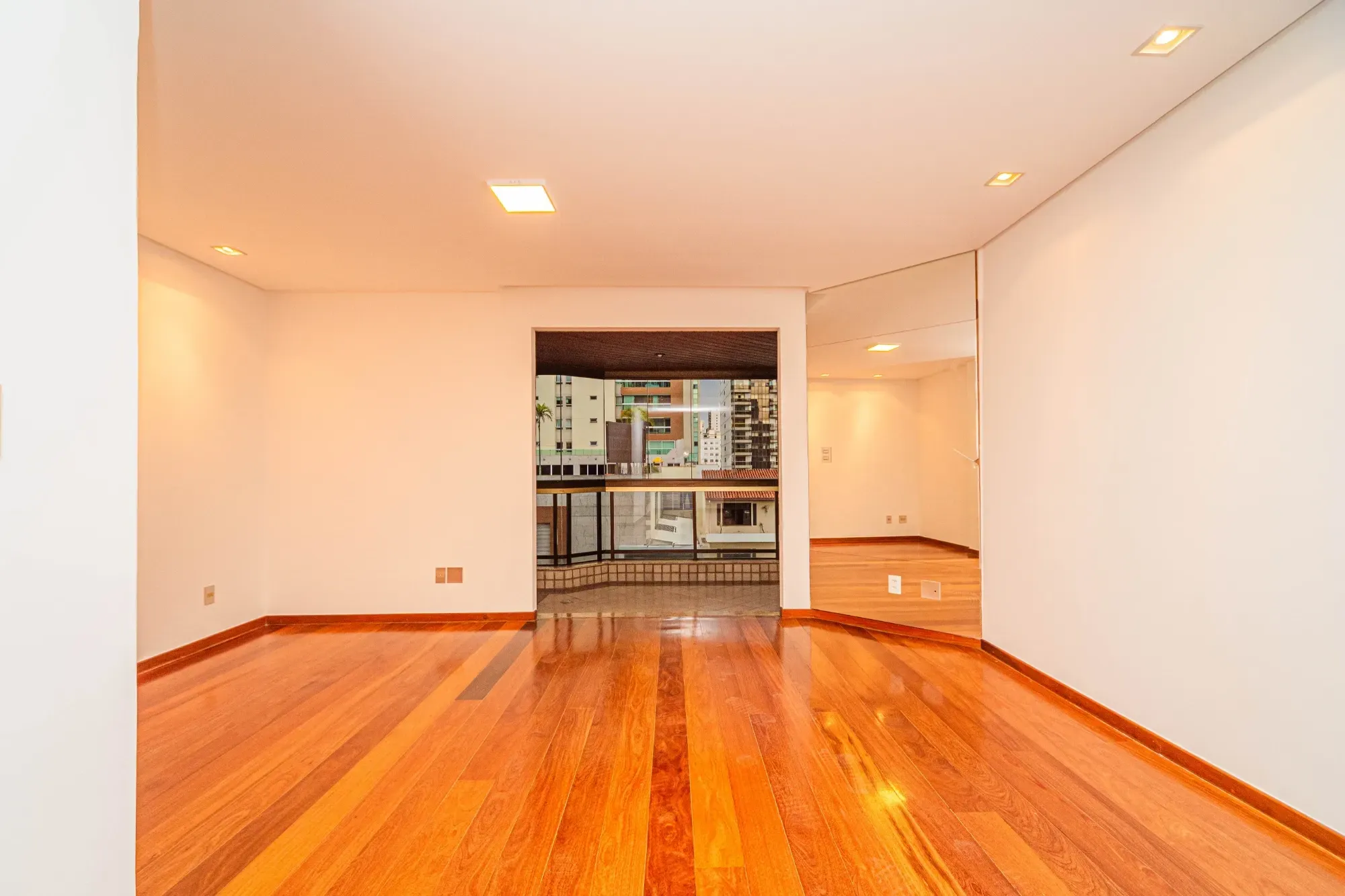 Imagem Apartamento com 3 Quartos à Venda, 150 m² em Centro - Juiz de Fora