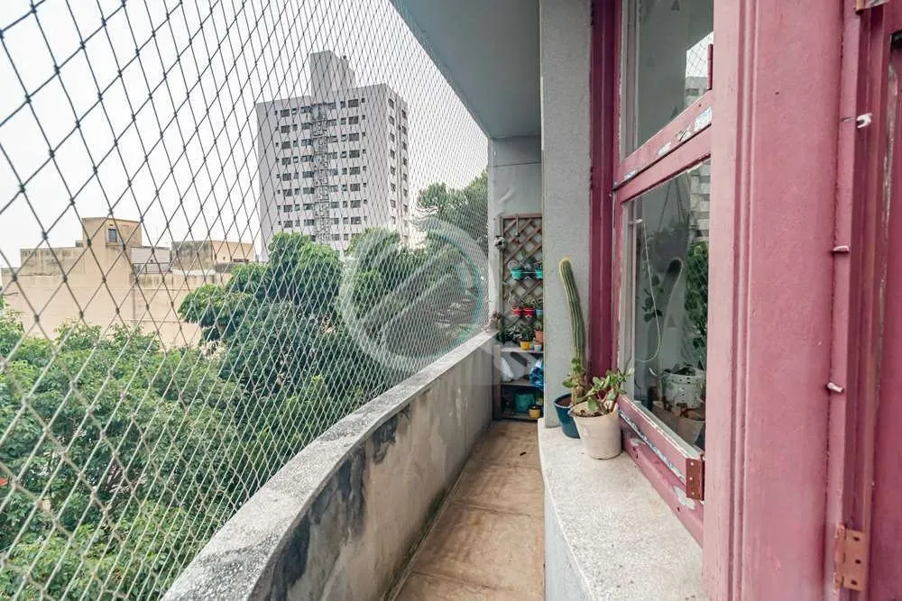 Imagem Descubra o charme deste apartamento totalmente reformulado, localizado no vibrante bairro de Petróp...