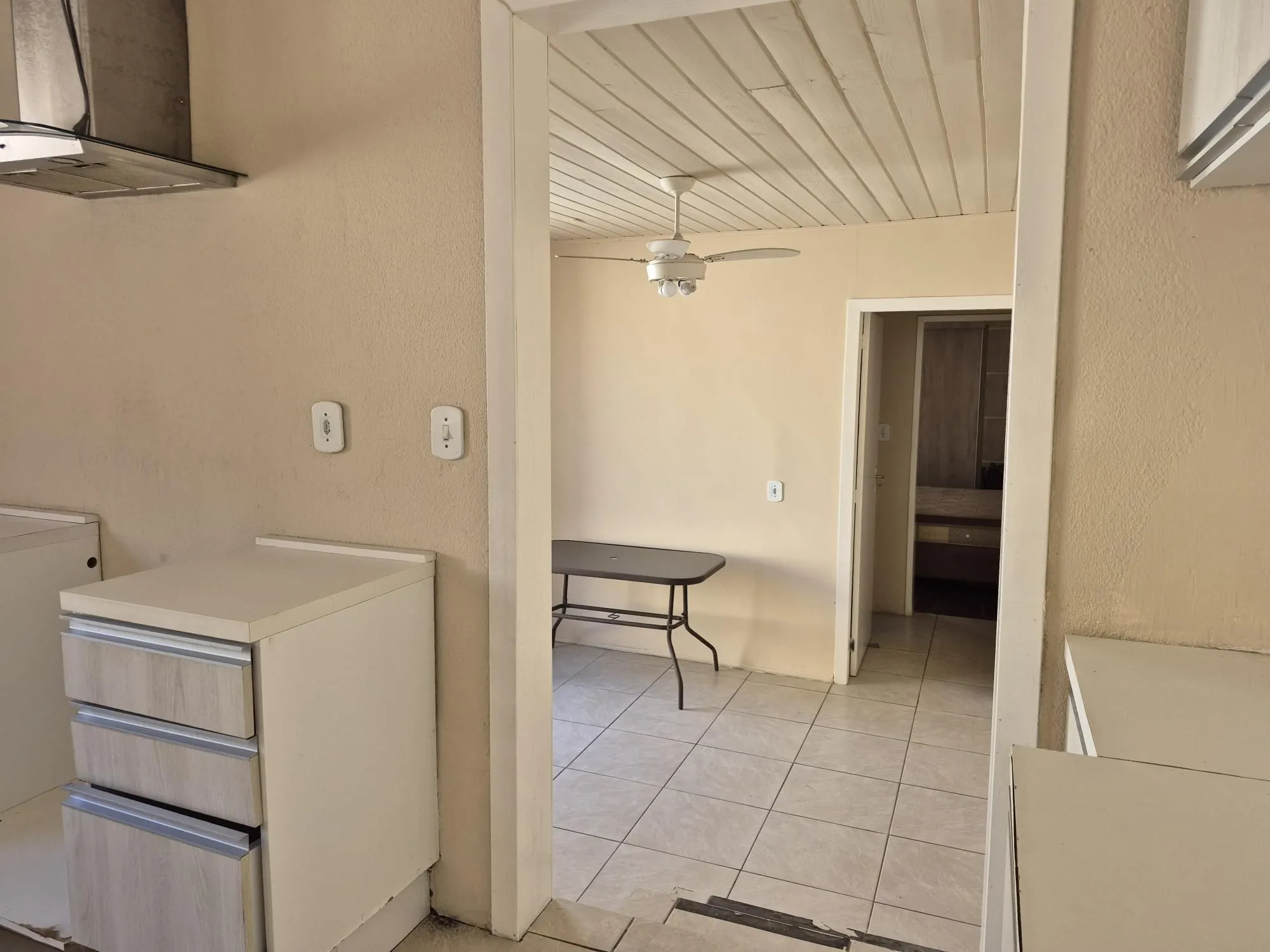Imagem Casa Residencial de 4 Quartos com Piscina e Churrasqueira em Porto Alegre