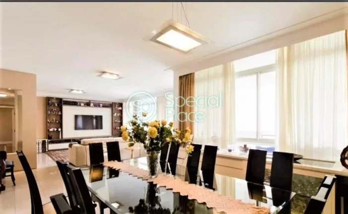 Imagem Apartamento com 238m² no Jardim América. São 4 dormitórios ( 1suíte ) e 1 vaga na garagem. Loca...