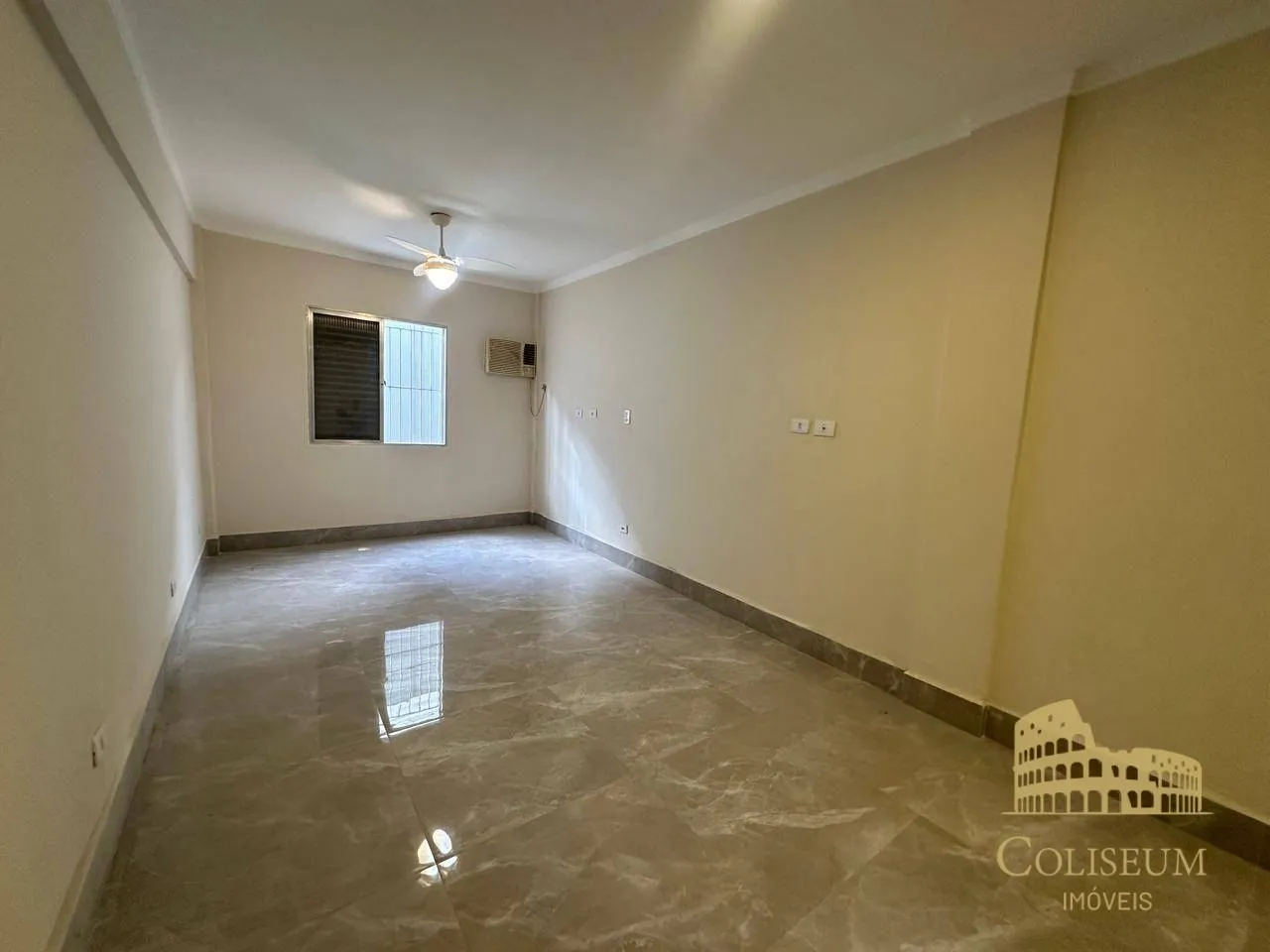 Imagem Kitnet com 1 dormitório à venda, 33 m² por R$ 220.000,00 - Canto do Forte - Praia Grande/SP