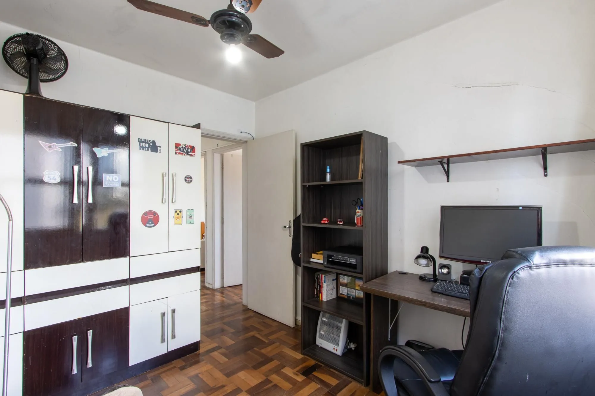 Imagem Apartamento de 3 dormitórios com uma vaga de garagem à venda no bairro Menino Deus - Porto Alegre