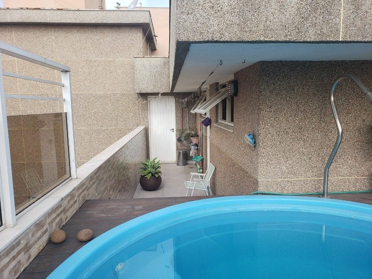 Imagem Cobertura para Venda - 296m², 3 dormitórios, sendo 1 suites, 3 vagas - Petrópolis