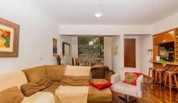Imagem Casa com 7 Quartos e 6 vagas à Venda, 470 m² no Bairro Petrópolis