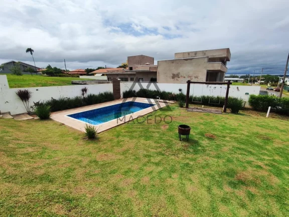 Imagem Casa térrea com 3 dormitórios, sendo 1 suíte Imóvel com terreno amplo, de 510m² na esquina Ampl...