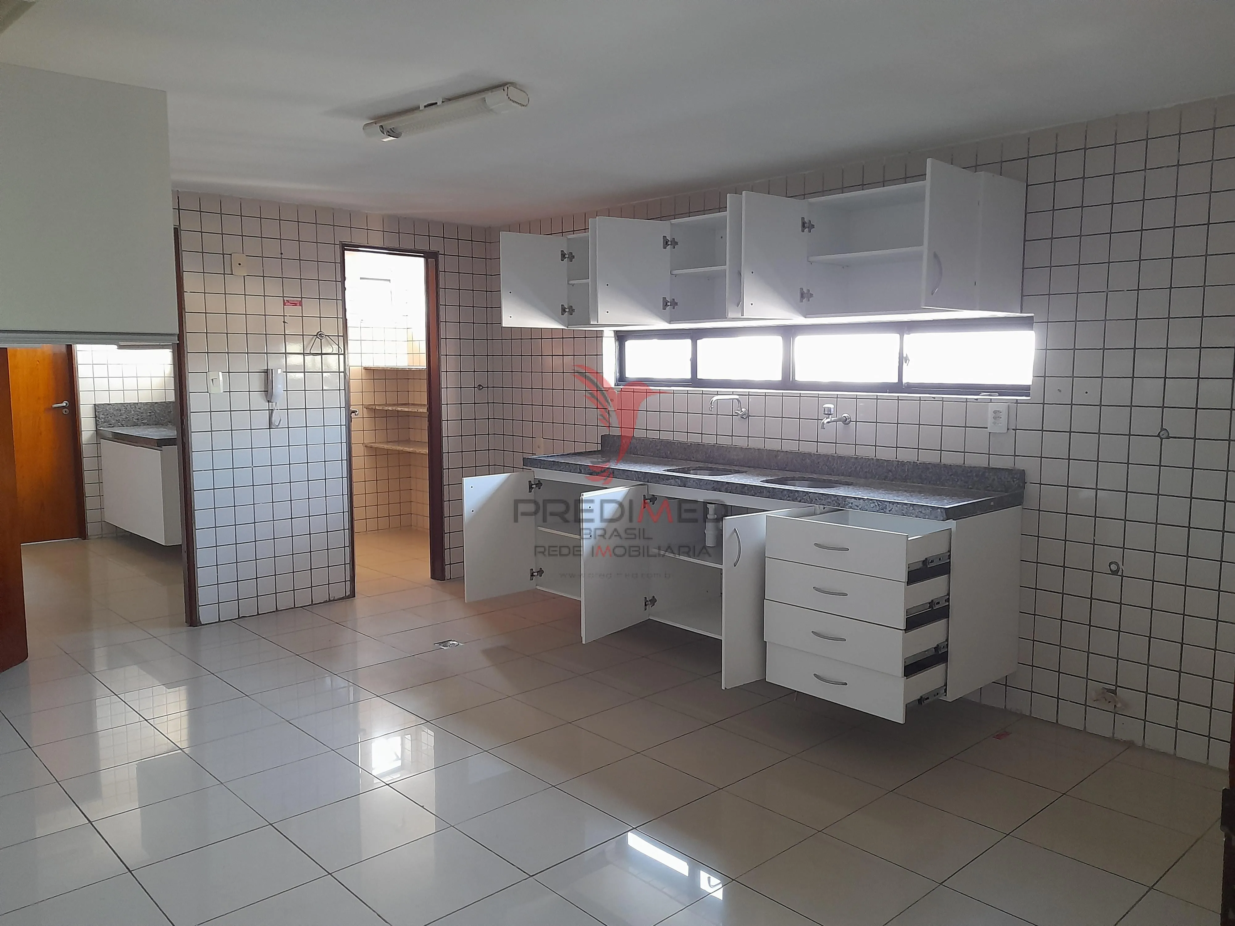 Foto do imóvel Apartamento em Manaira com 220 mts2. 4 Suites, 2 Varandas, 3 Vagas de Garagem, 1 por andar