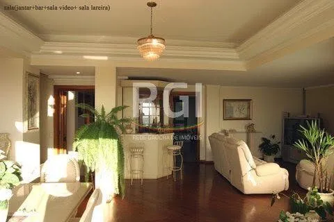 Imagem Casa para Venda - 485m², 3 dormitórios, sendo 1 suites, 4 vagas - Teresópolis
