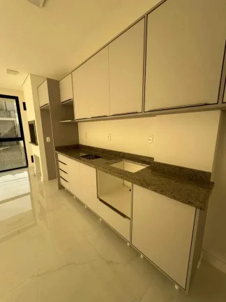 Imagem Apartamento com 2 dormitórios sendo 2 suítes e 1 vaga de garagem em Camboriú/SC