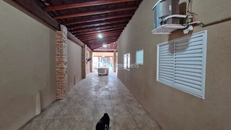 Imagem Você busca um imóvel que une conforto, espaço e potencial de investimento, essa casa no bairro Santo Antônio é a escolha ideal.